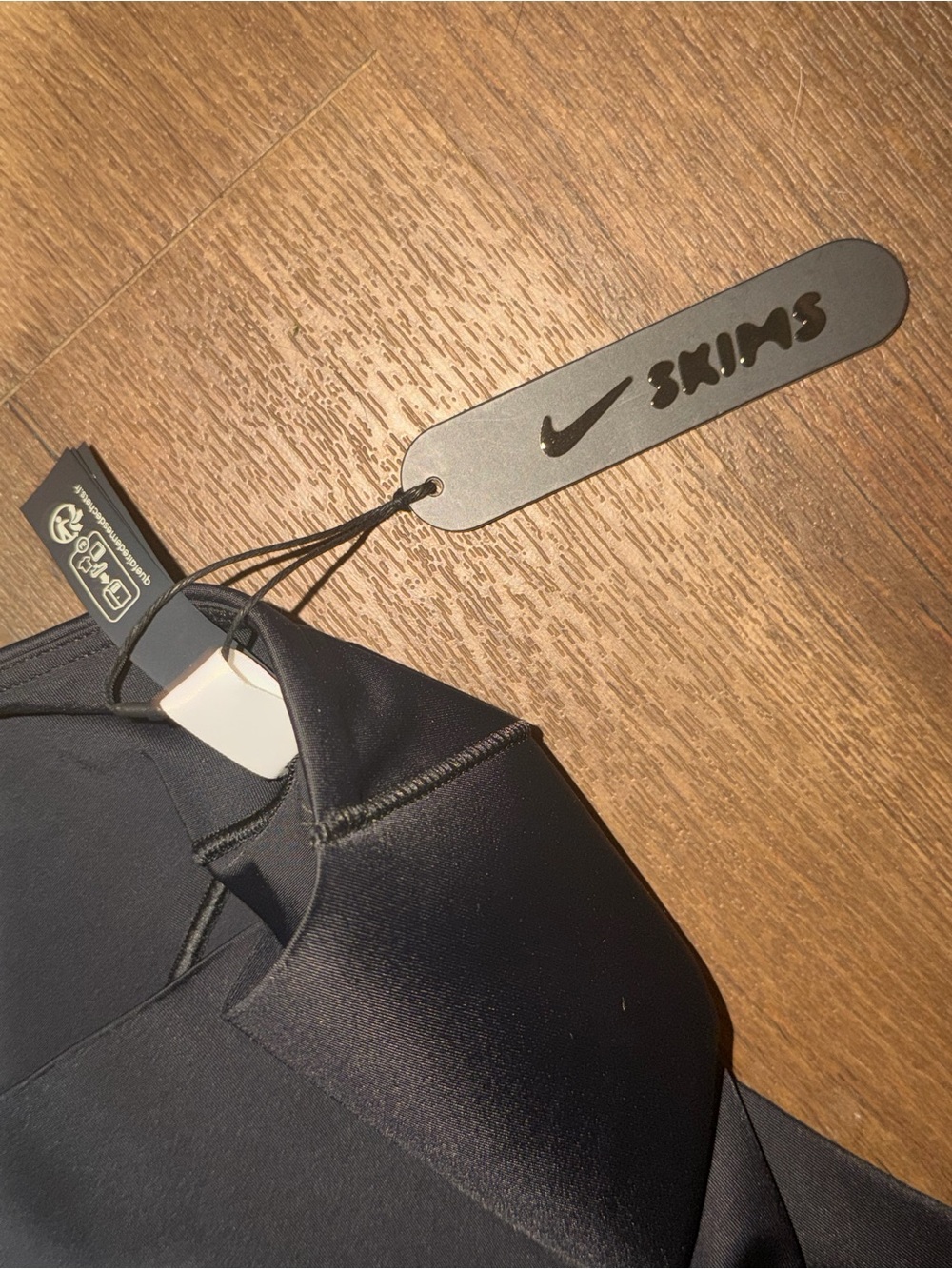 NikeSKIMS LIMITED ED Bonded Waist 26” Leggings Obsidian Black Size L NWT - Picture 5 of 6